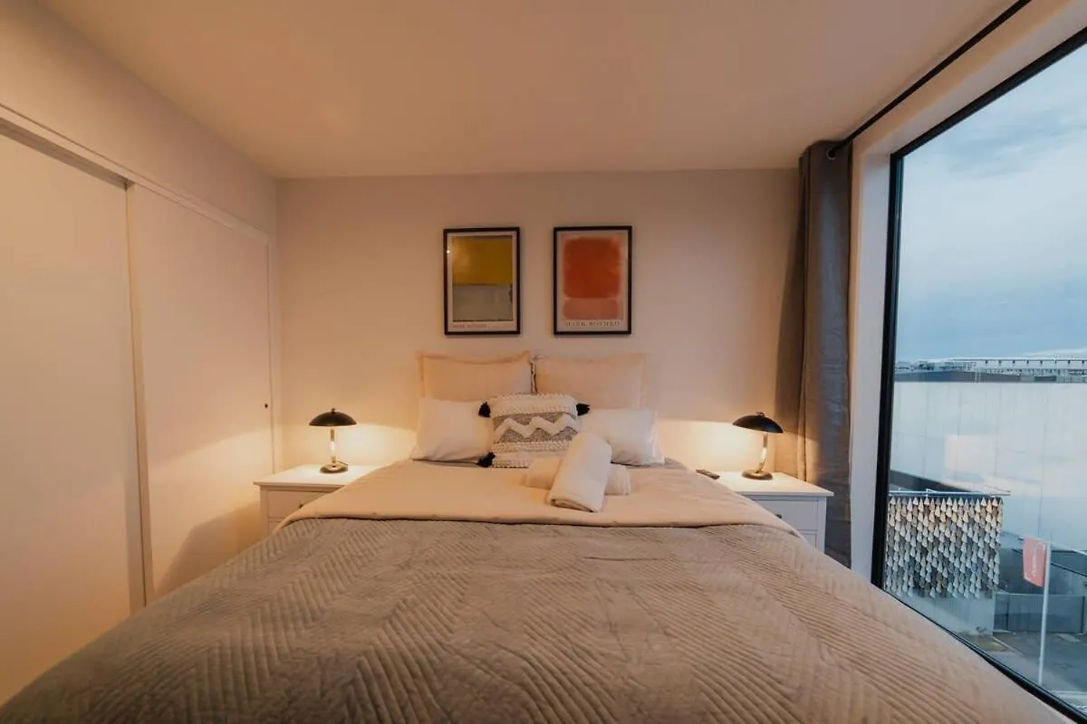 Vibrant Central City Apartment Christchurch
