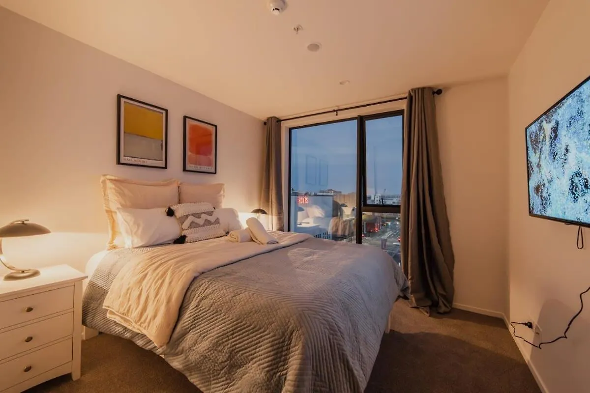 Vibrant Central City Apartment Christchurch