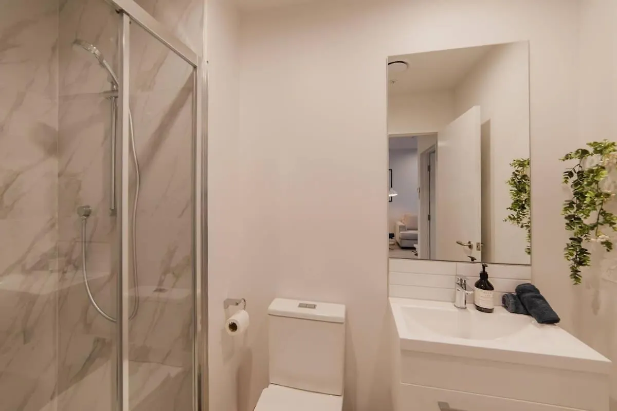 Vibrant Central City Apartment Christchurch