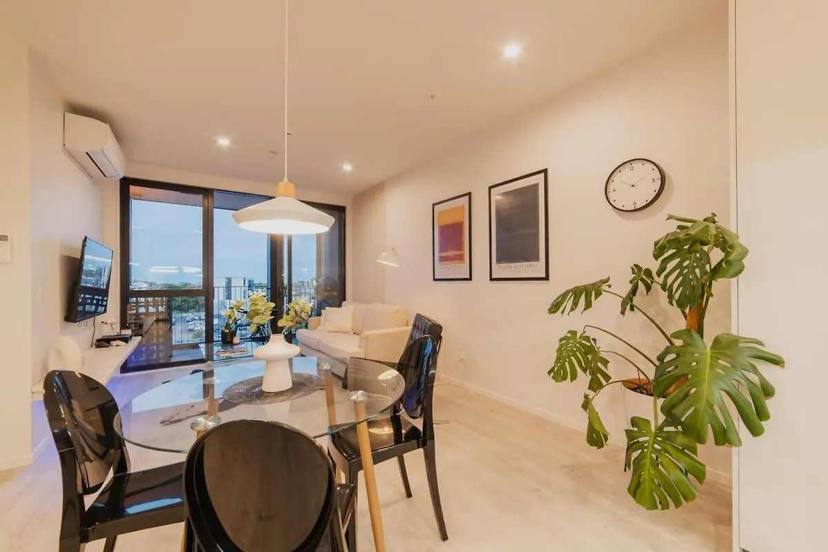 Vibrant Central City Apartment Christchurch
