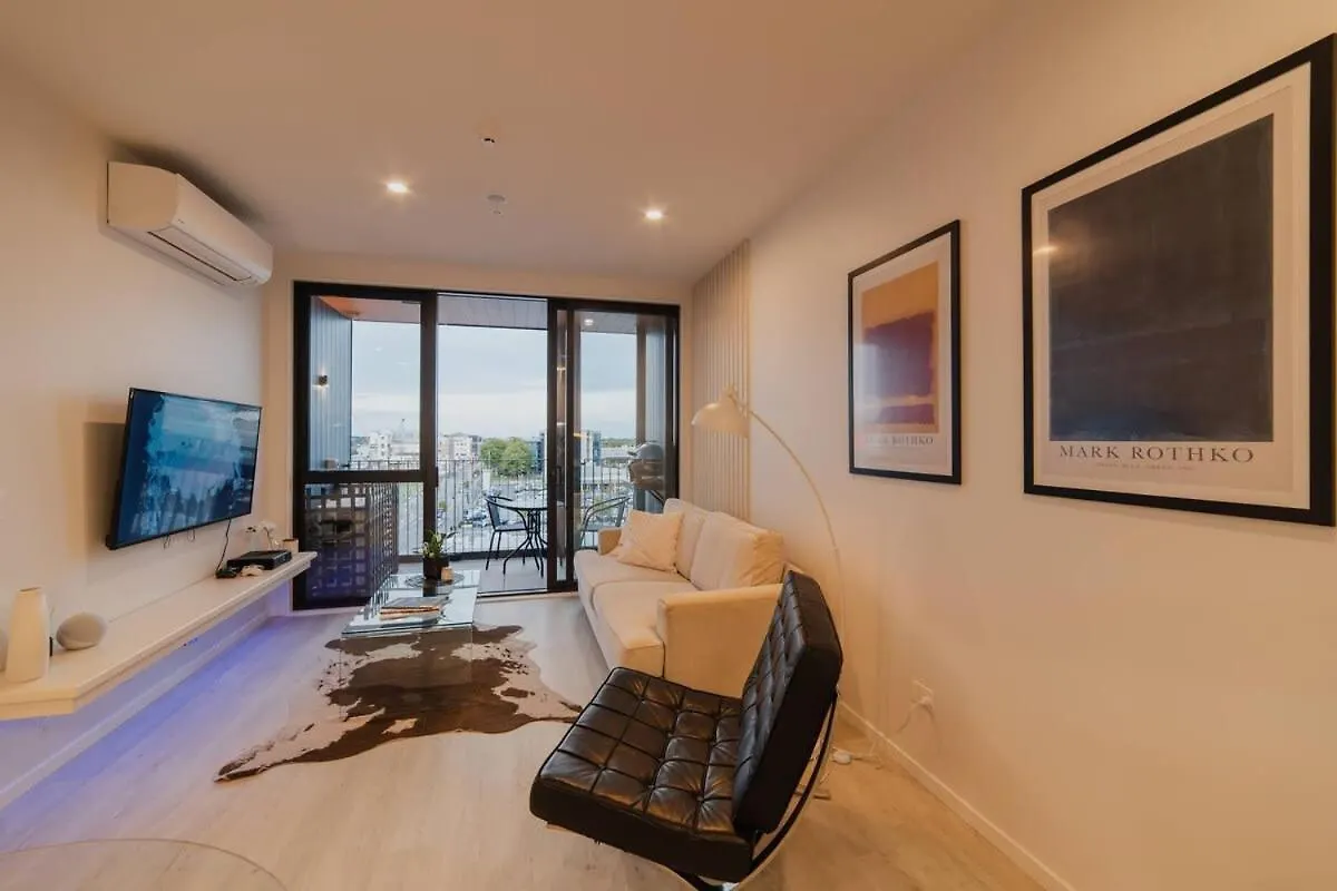 Vibrant Central City Apartment Christchurch