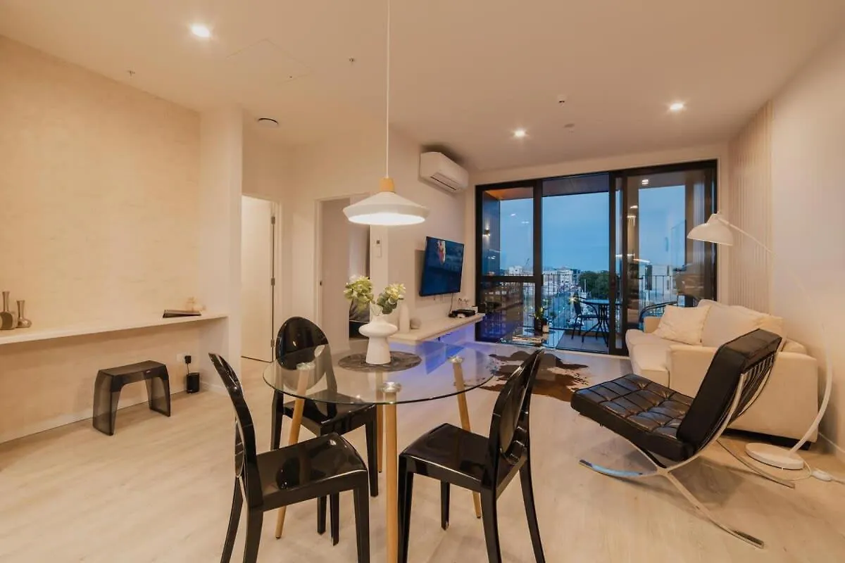 Vibrant Central City Apartment Christchurch