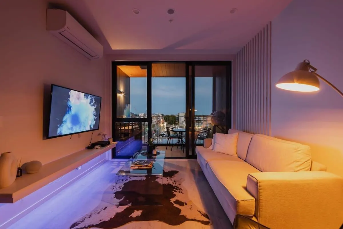 Vibrant Central City Apartment Christchurch